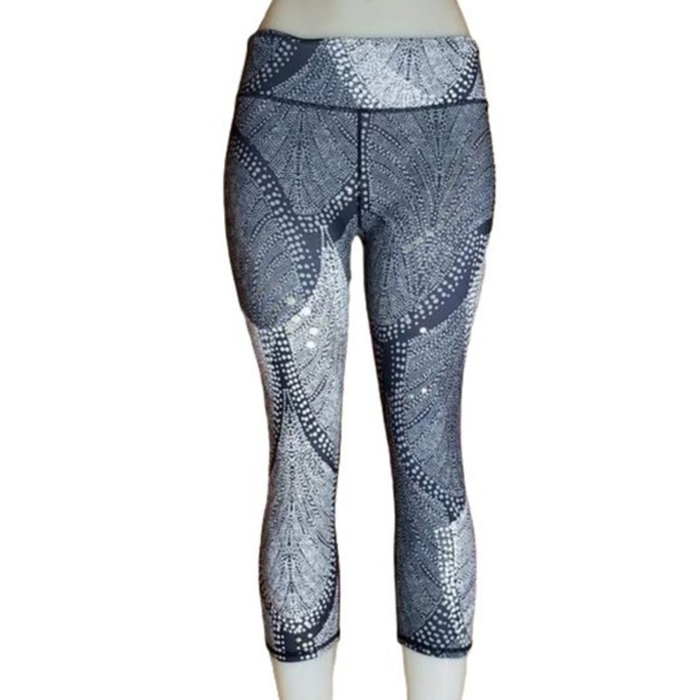 Fabletics Salar Capri Leggings Foiled Flurry with Gold Dots Size Small